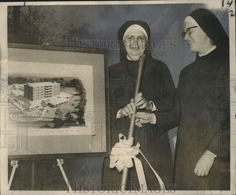 Load image into Gallery viewer, 1969 Press Photo Sisters Laurence &amp; Elizabeth-Mary Joseph Residence for Elderly
