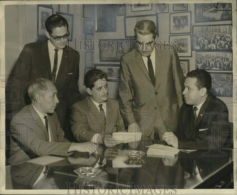 Load image into Gallery viewer, 1965 Press Photo Consuls Generals from Central America aid El Salvador

