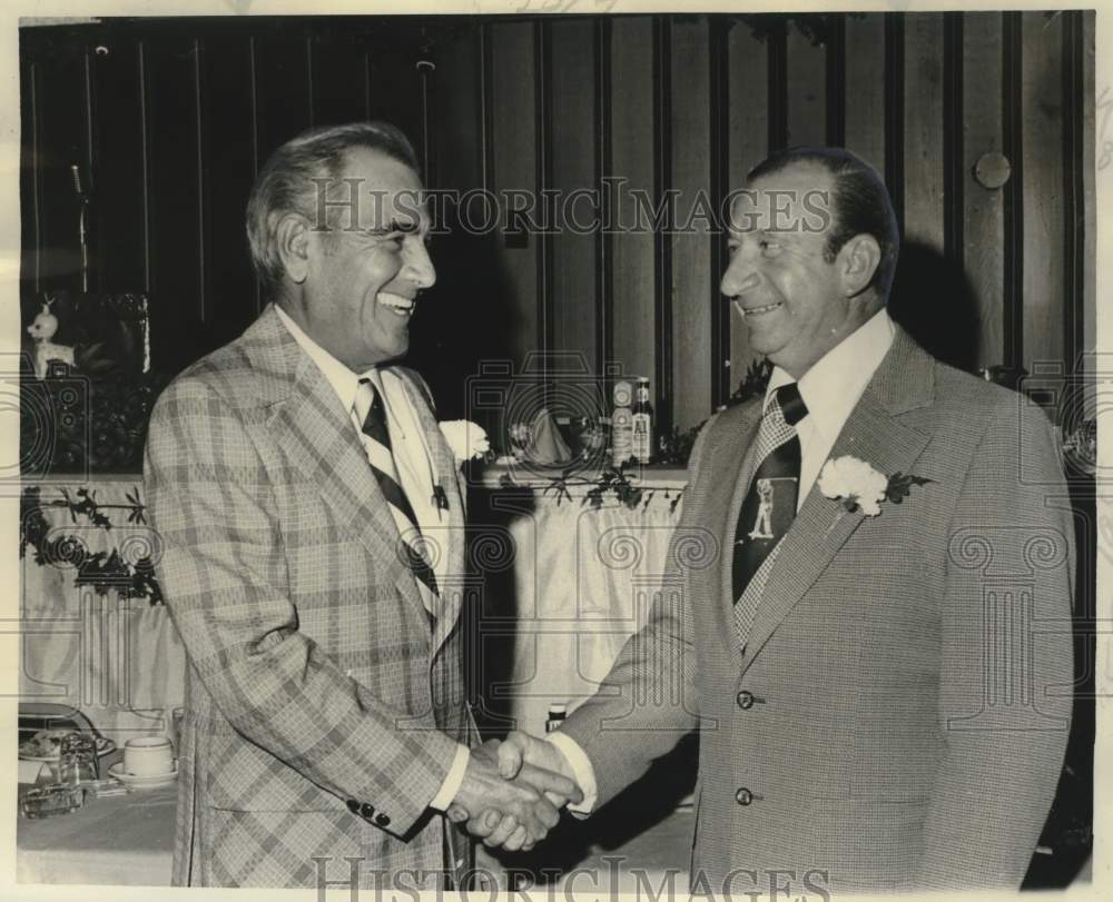 1978 Press Photo City Park president Louis Meridier &amp; Doyle LeBlanc shake hands- Historic Images