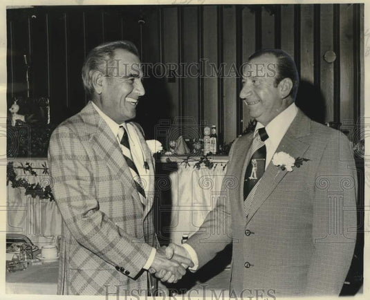 1978 Press Photo City Park president Louis Meridier & Doyle LeBlanc shake hands- Historic Images