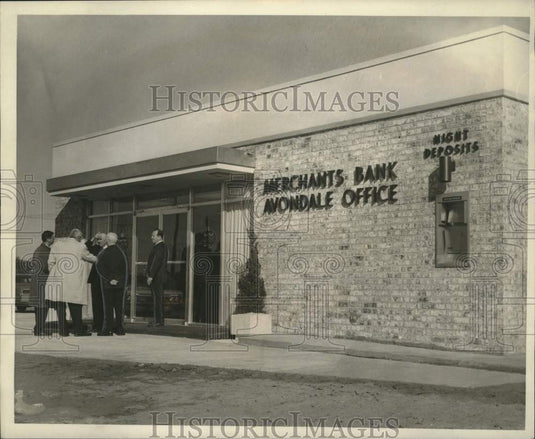 1966 Press Photo Opening of Merchants Trust and Savings Bank in Avondale Branch