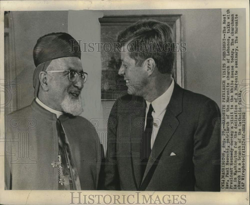 Load image into Gallery viewer, 1962 Press Photo Reverend Paul Meouchi meeting with President John F. Kennedy
