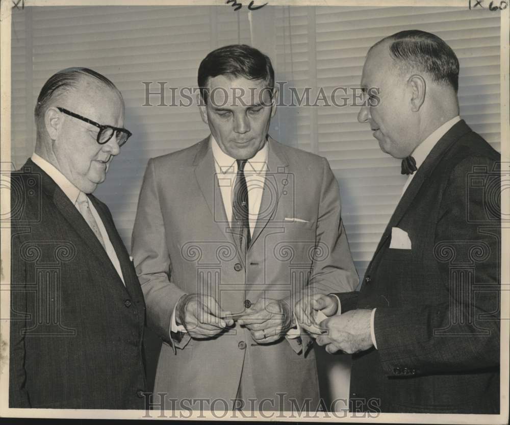 1964 Press Photo Governor John McKeithen with Variety Club Charities officials