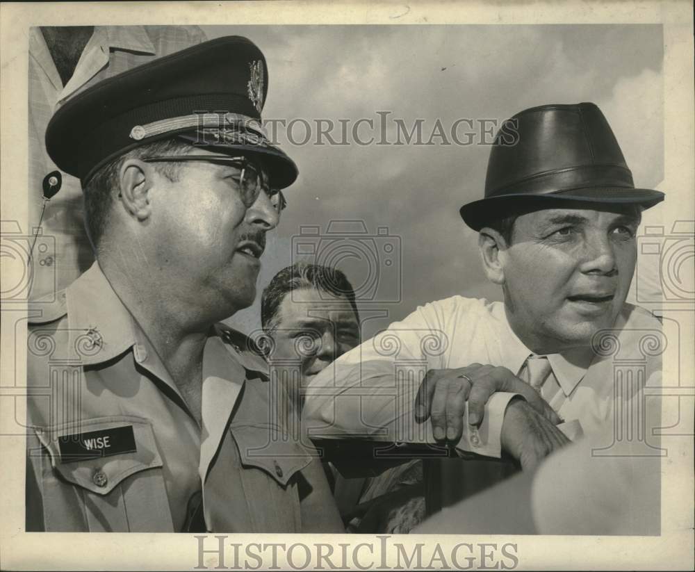 1965 Press Photo Governor John J. McKeithen with Major General Erbon Wise
