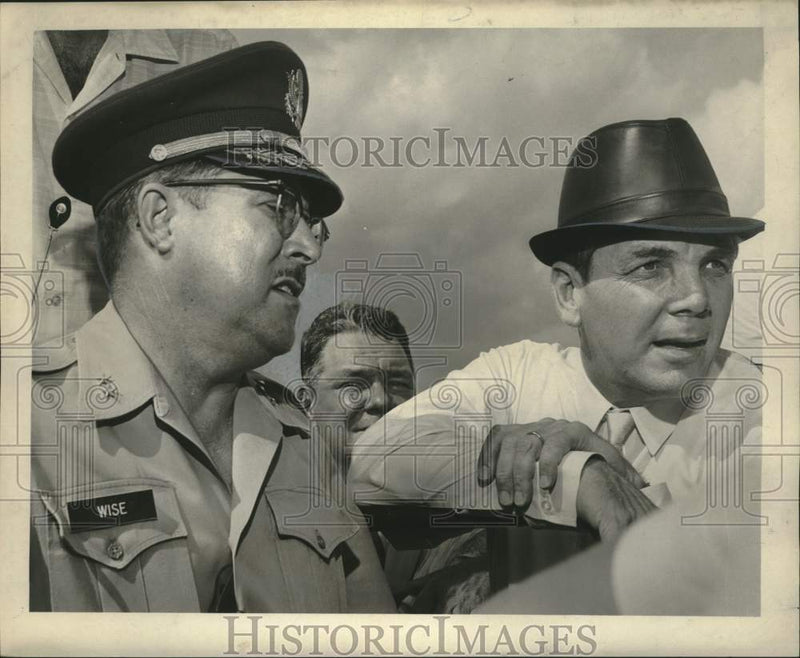 Load image into Gallery viewer, 1965 Press Photo Governor John J. McKeithen with Major General Erbon Wise
