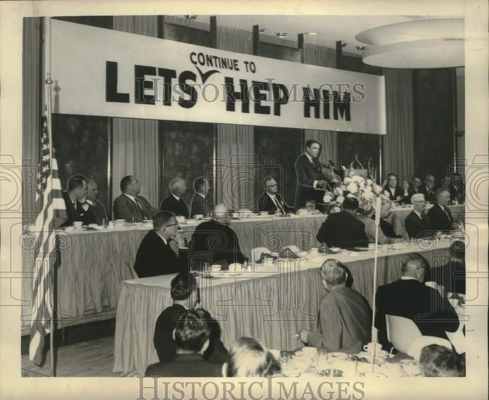 1965 Press Photo Governor John McKeithen address Louisiana Chamber of Commerce