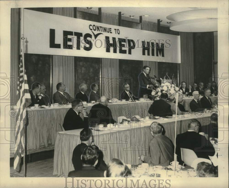Load image into Gallery viewer, 1965 Press Photo Governor John McKeithen address Louisiana Chamber of Commerce

