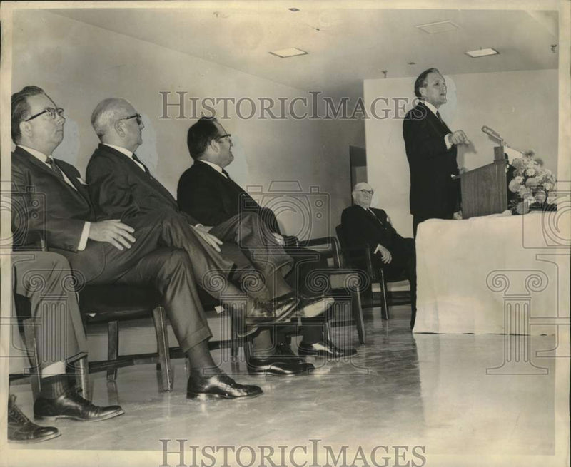 Load image into Gallery viewer, 1967 Press Photo Governor John McKeithen speaks at Delgado College dedication
