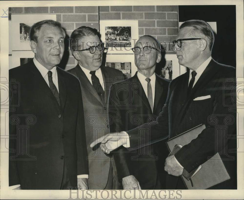 Load image into Gallery viewer, 1967 Press Photo Testimonial Banquet at New Orleans Baptist Theological Seminary
