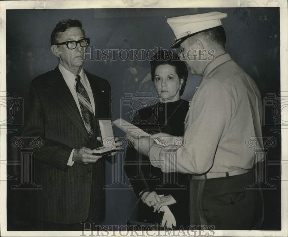 1972 Press Photo Bronze Star presented to 1st Lieutenant Joseph S. Kopfler III- Historic Images