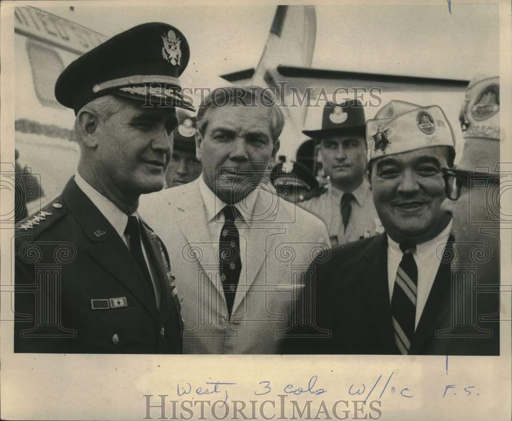 1968 Press Photo Governor McKeithen greets General William C. Westmoreland- Historic Images