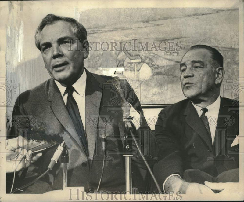 Load image into Gallery viewer, 1967 Press Photo Governor McKeithen promises crime crackdown, press conference
