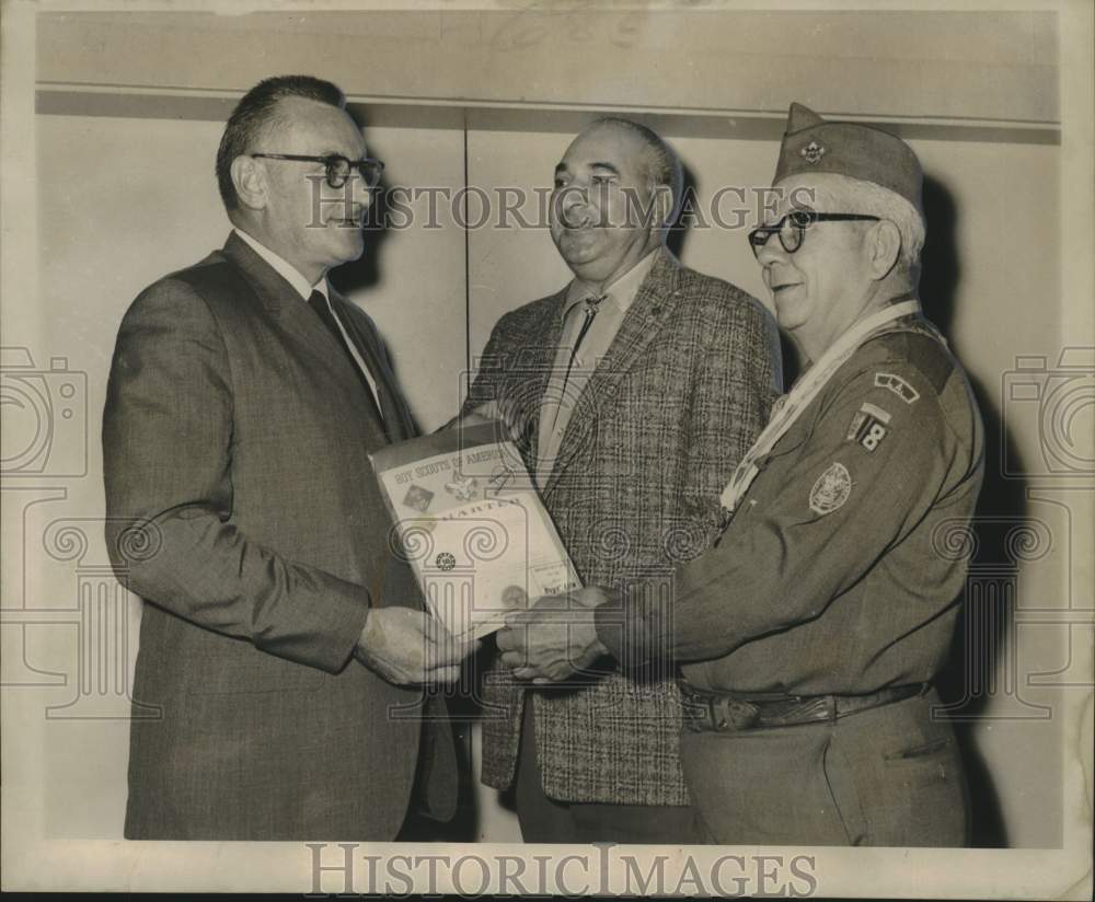 1970 Press Photo Tom McKinstry receives Boy Scout Troop charter, Westwego- Historic Images