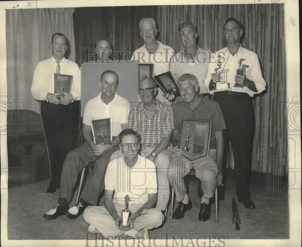 1963 Press Photo New Orleans-M.J. McLaney's property searched, explosives found