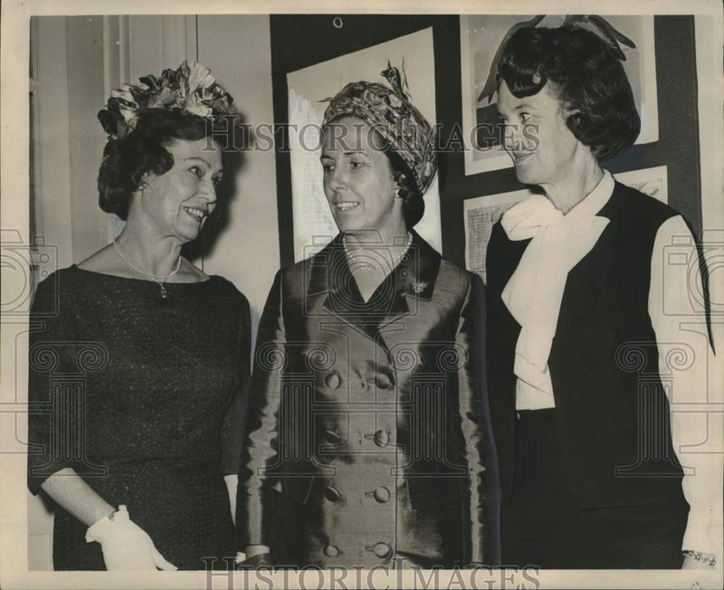 Load image into Gallery viewer, 1965 Press Photo New Orleans Spring Fiesta Association benefit open house
