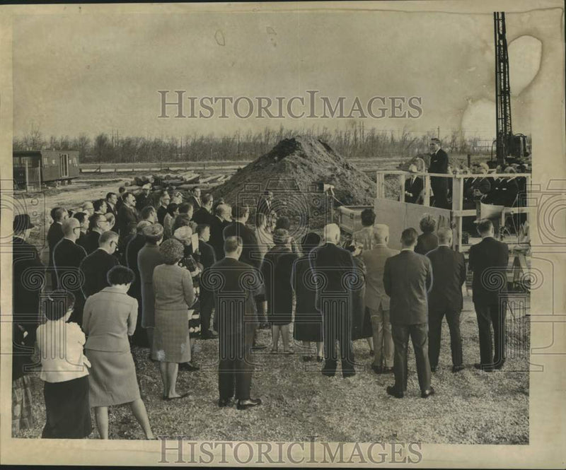Load image into Gallery viewer, 1967 Press Photo Governor John J. M'Keithen at Methodist Hospital groundbreaking
