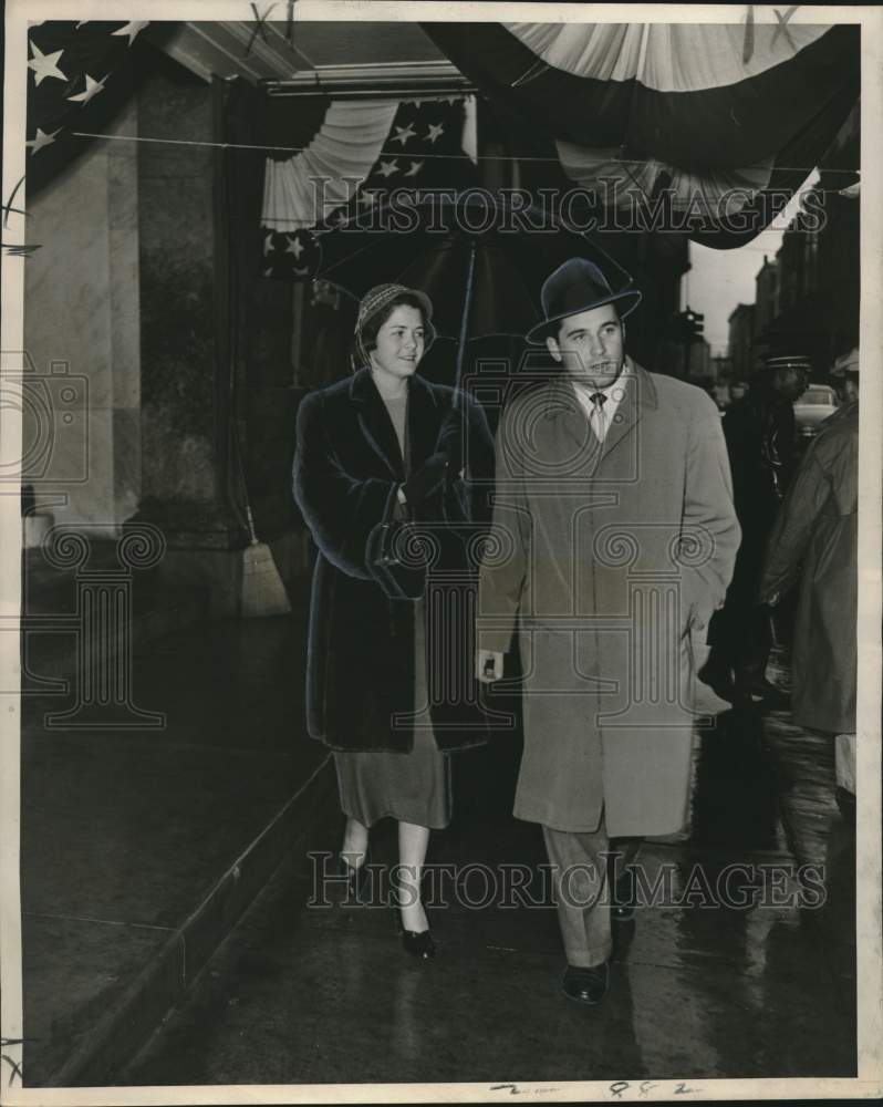 Load image into Gallery viewer, 1952 Press Photo Johny Lujack and wife attending the Sugar Bowl game
