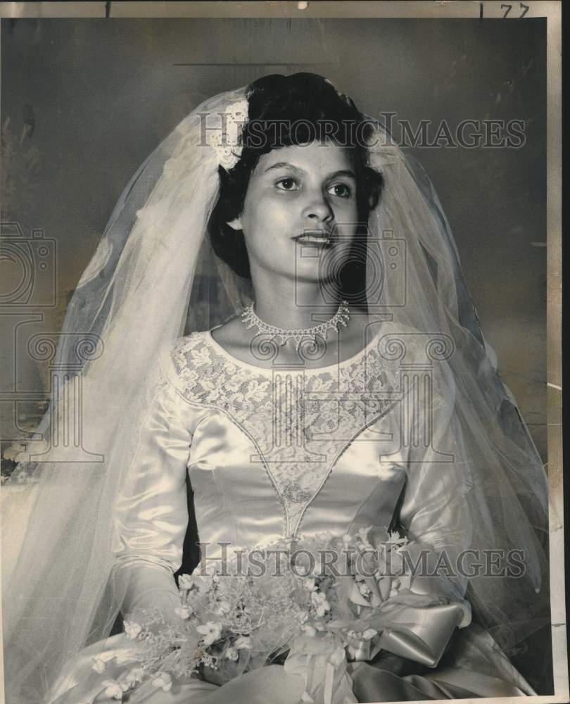 1952 Press Photo Mrs. Edward Paul Michaud in her wedding gown - noo46242