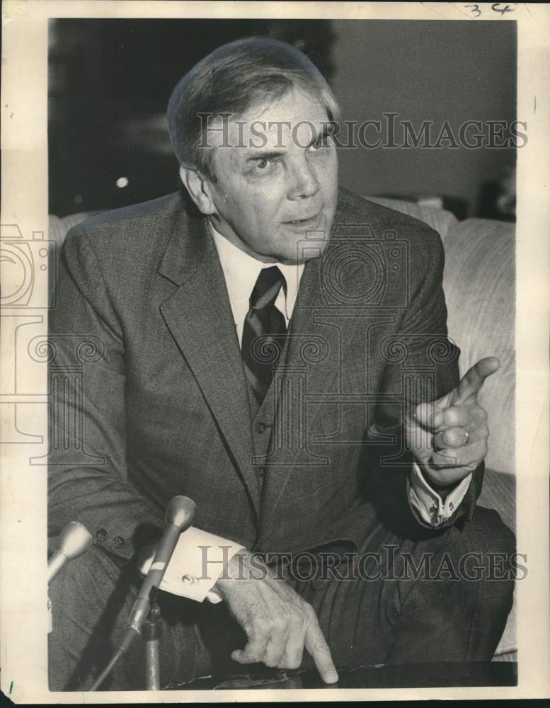 1970 Press Photo Governor John J. McKeithen. Press Conference, Roosevelt Hotel - Historic Images