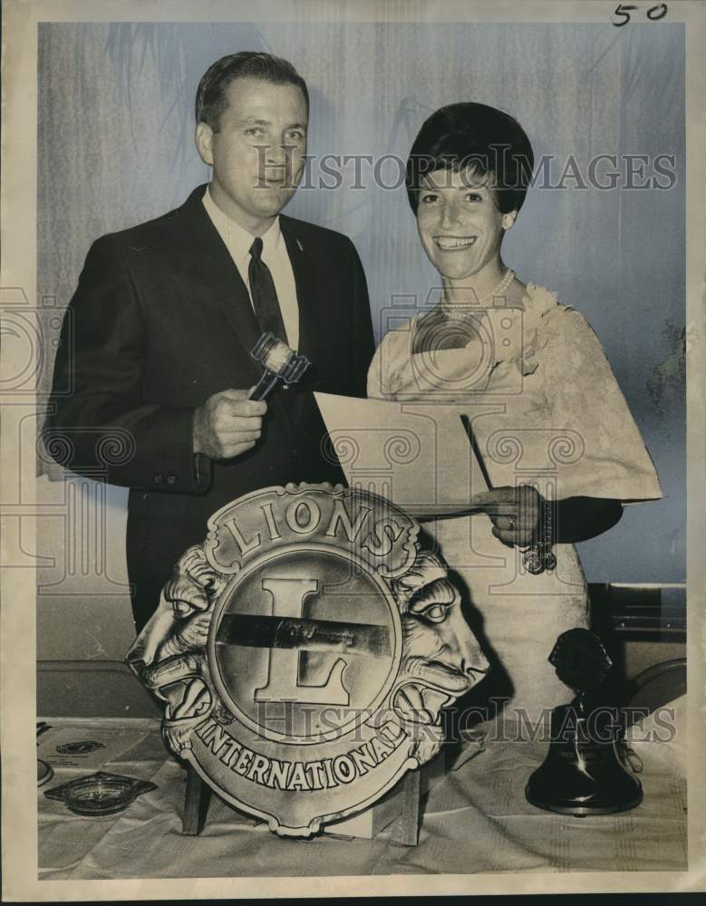 1968 Press Photo Vincent Mikelonis &amp; Mrs. Beryl Faucheux- University-Park Lions - Historic Images