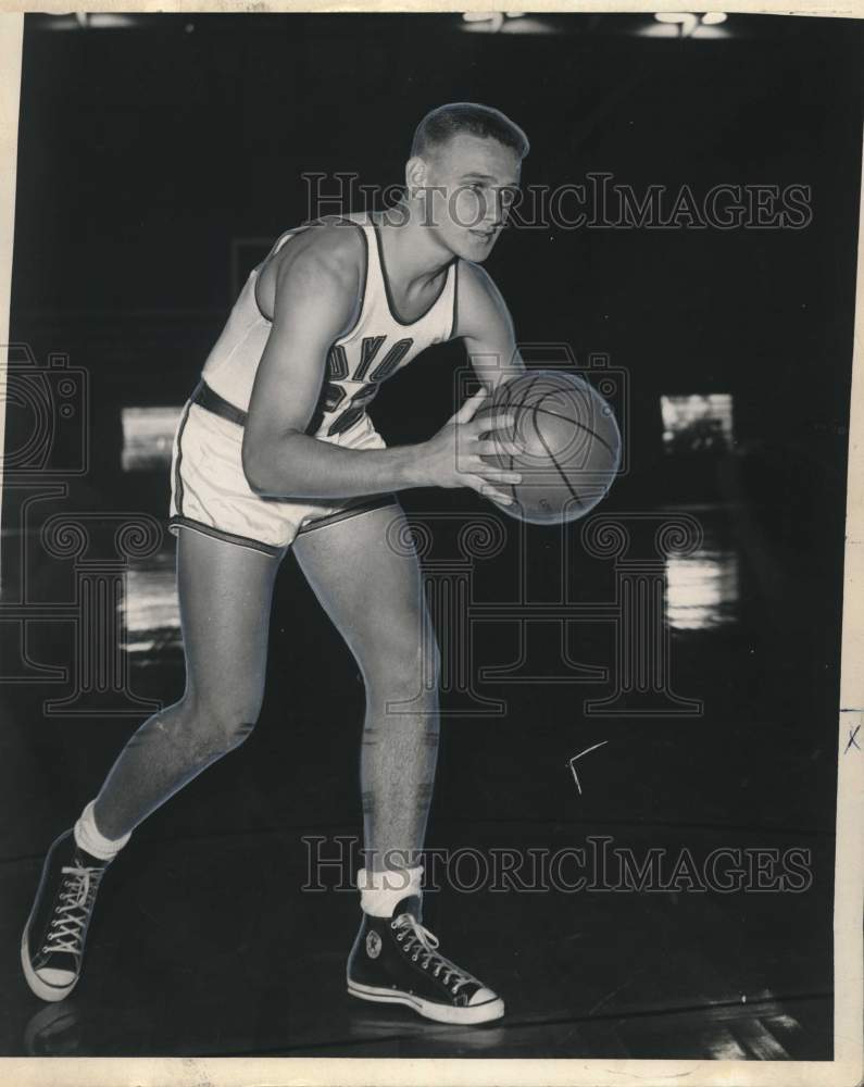 1967 Press Photo Bob McLaughlin, 6-1 Senior of Loyola - noo46429
