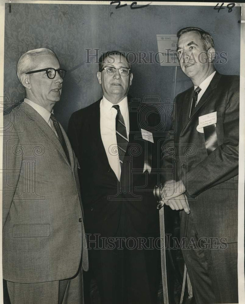 Load image into Gallery viewer, 1967 Press Photo Speakers at a symposium on "Mental Depression" at Fontainebleau
