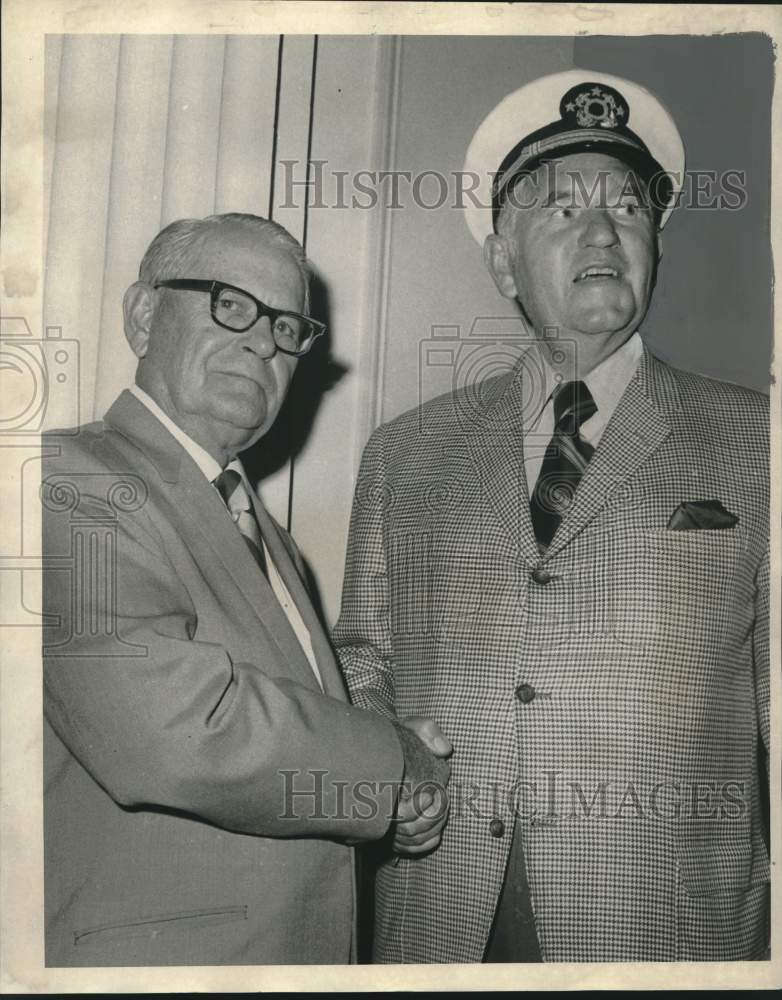 1971 Press Photo Jim Winfree &amp; J.M. &quot;Pete&quot; Menefee of Grand Isle Tarpon Rodeo- Historic Images