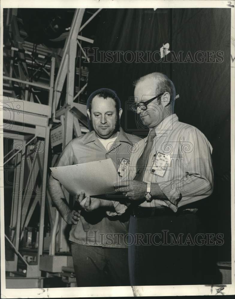 1972 Press Photo William J. Langley & Walter M. Davis- Apollo 16 Booster- Historic Images