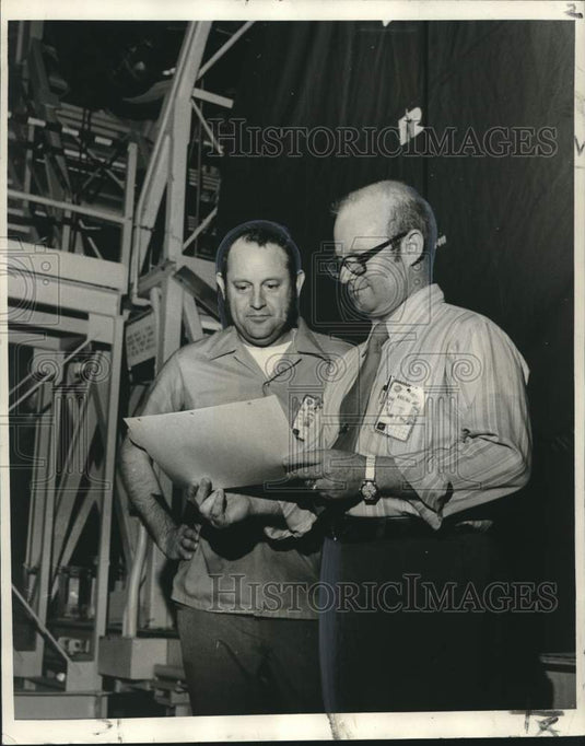 1972 Press Photo William J. Langley & Walter M. Davis- Apollo 16 Booster- Historic Images