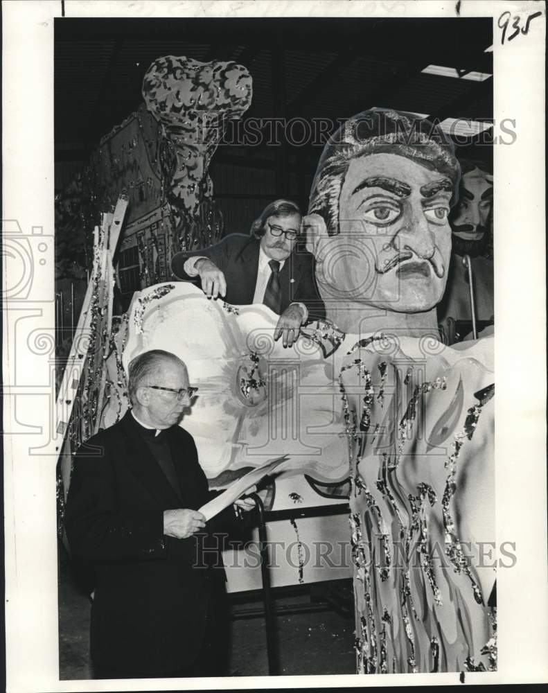 1975 Press Photo Henry Bezou and Joe Miller-Grand Marshal of Krewe of Mardi Gras- Historic Images