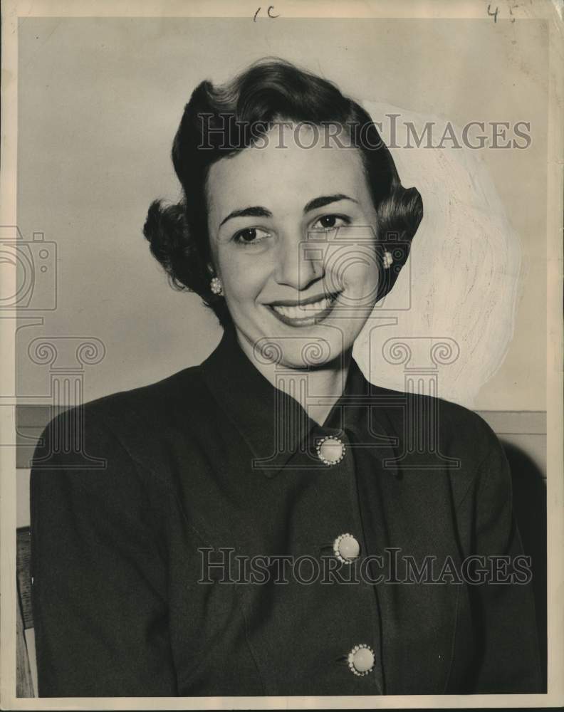 1951 Press Photo Mrs. Herbert Leon Mintz pictured at her office - noo46647