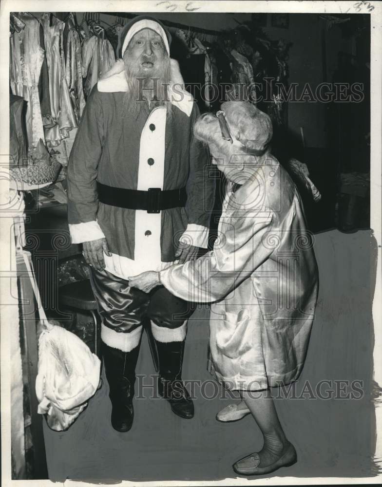 1971 Press Photo Santa Claus and Mrs. Orleana Miller- Historic Images