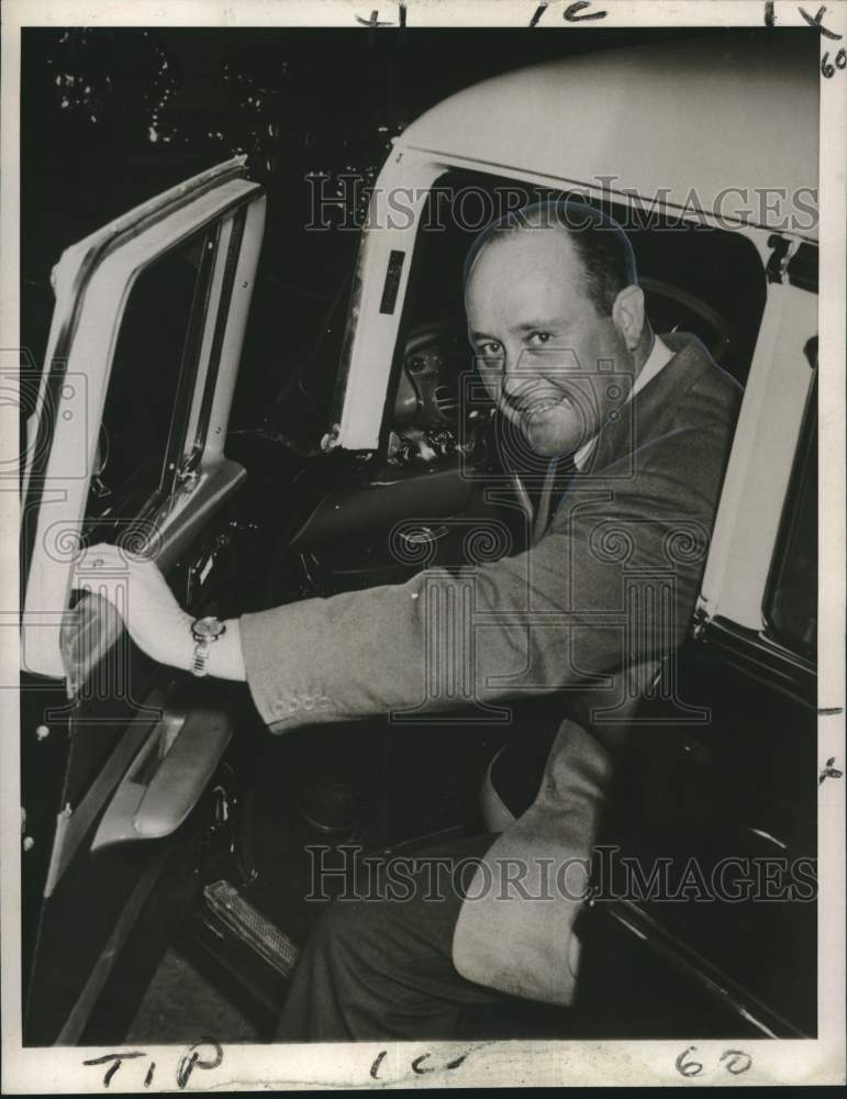 Load image into Gallery viewer, 1956 Press Photo R.E. Dumas Milner of New Orleans - noo46731
