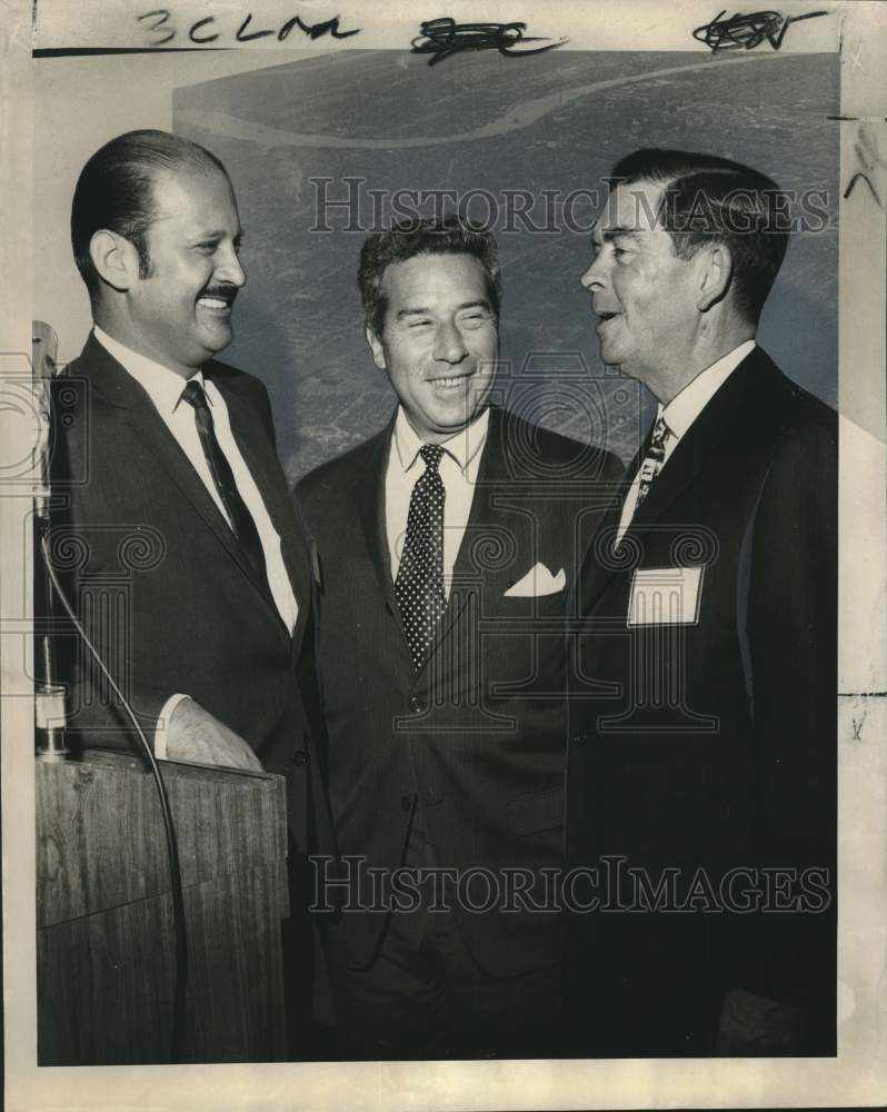 Load image into Gallery viewer, 1969 Press Photo Dignitaries attending the VI Pan-American Seminar and luncheon
