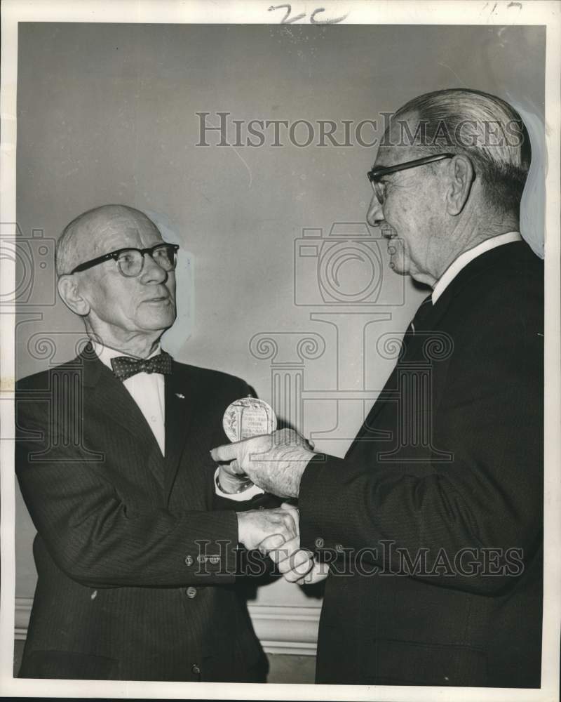 1966 Press Photo Advertising Federation of America&#39;s Printer&#39;s Ink Silver Medal