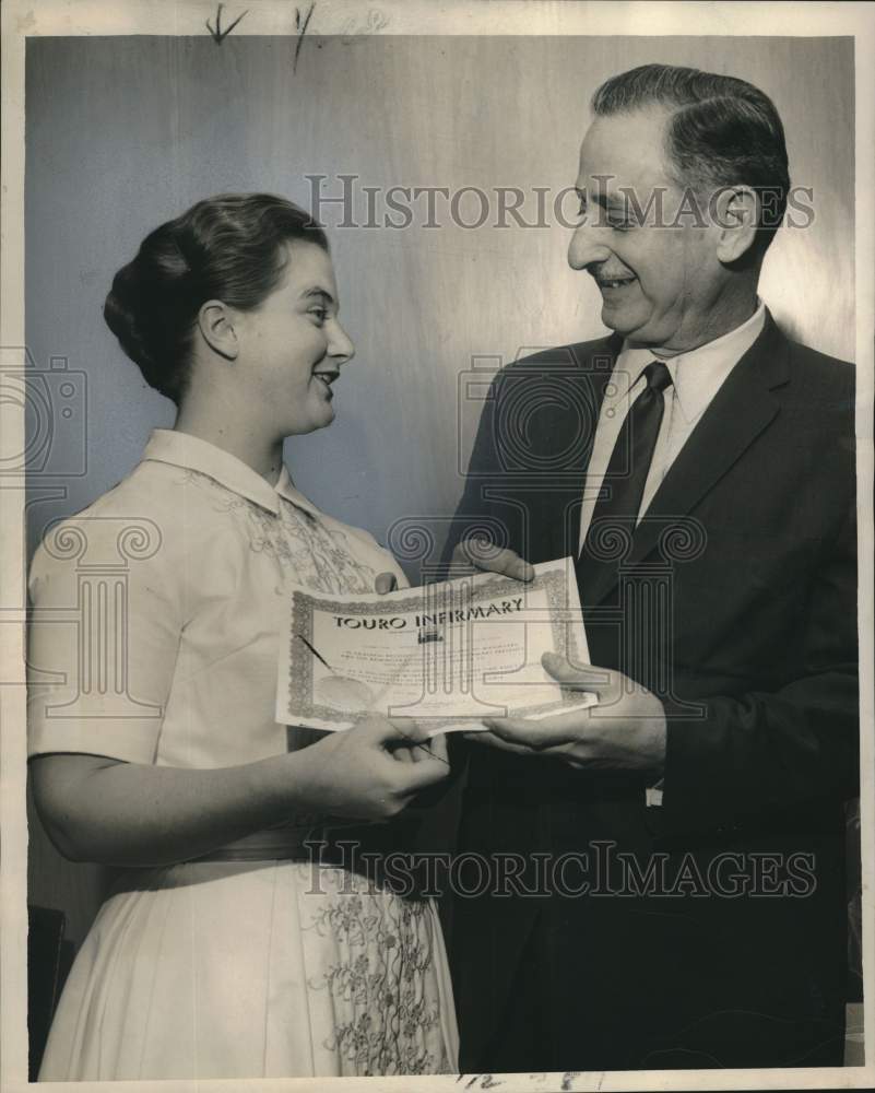 1960 Press Photo Miss Lucille Meyers &amp; volunteer&#39;s of Touro Infirmary honored - Historic Images