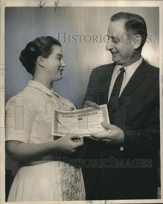 1960 Press Photo Miss Lucille Meyers & volunteer's of Touro Infirmary honored - Historic Images