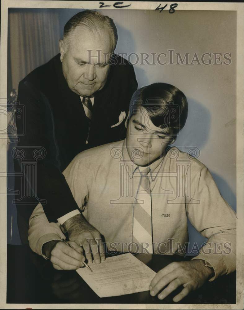 1970 Press Photo Jesuit High shot put star Stephen Meyer signs grant-in-aid- Historic Images