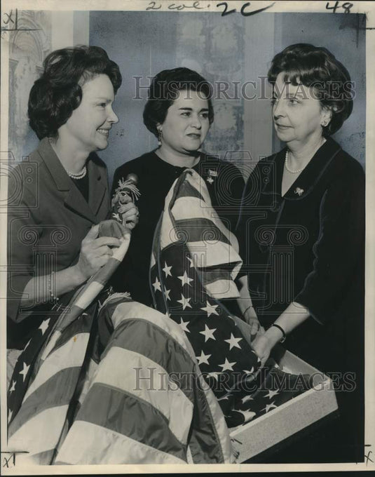 1964 Press Photo Flag collectors in New Orleans. - noo46850