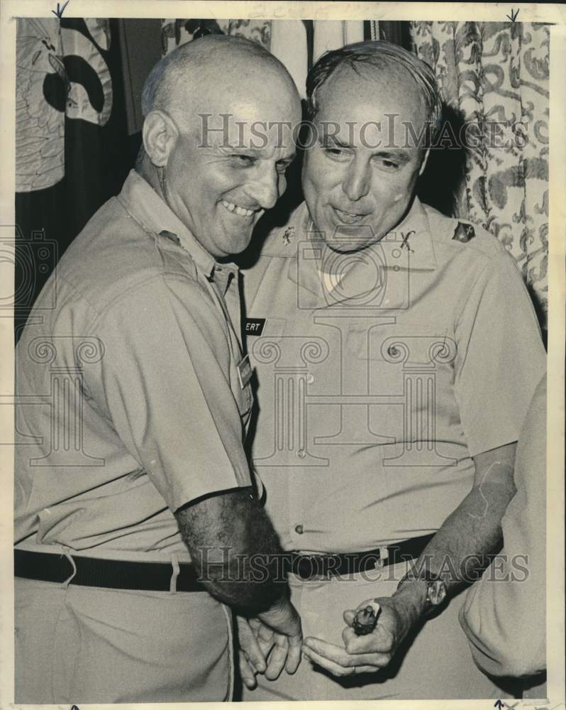 1974 Press Photo John D. Lambert Jr. &amp; Joseph Macaluso- U.S. Army Reserve School- Historic Images