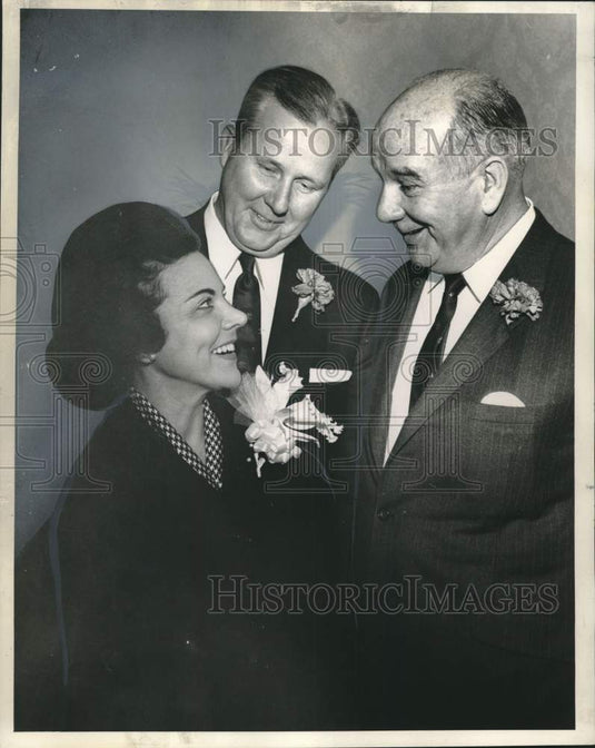1968 Press Photo Ann Landers with New Orleans Chamber of Commerce Members