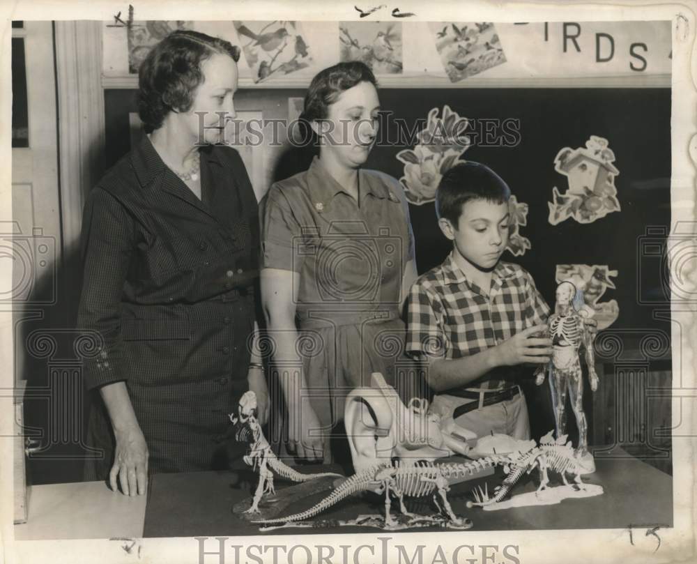 1960 Press Photo Mrs. St. Martin, Mrs. De Fraites & John Morrison with Reptiles