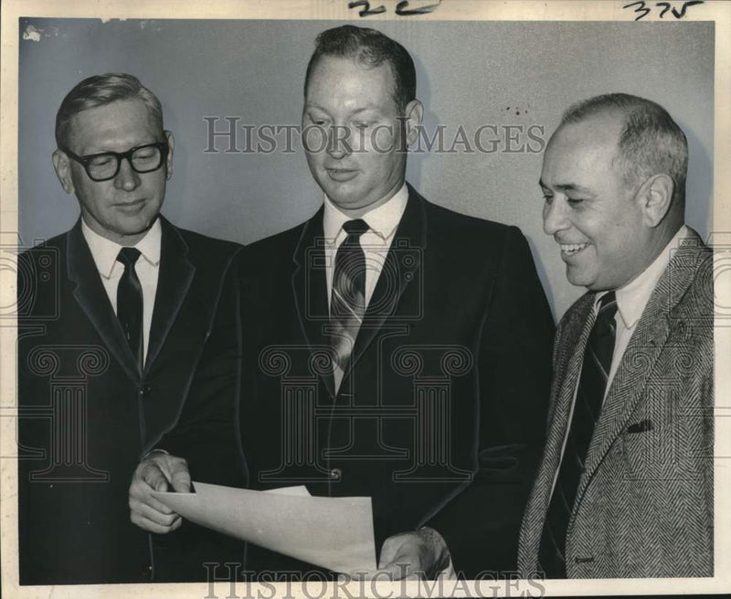 Load image into Gallery viewer, 1969 Press Photo Elected Officers of the Metropolitan New Orleans Safety Council
