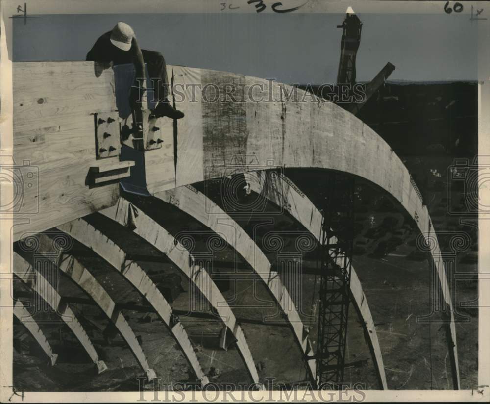 1960 Press Photo Engineered wooden arches come from Louisiana pines - noo47002- Historic Images