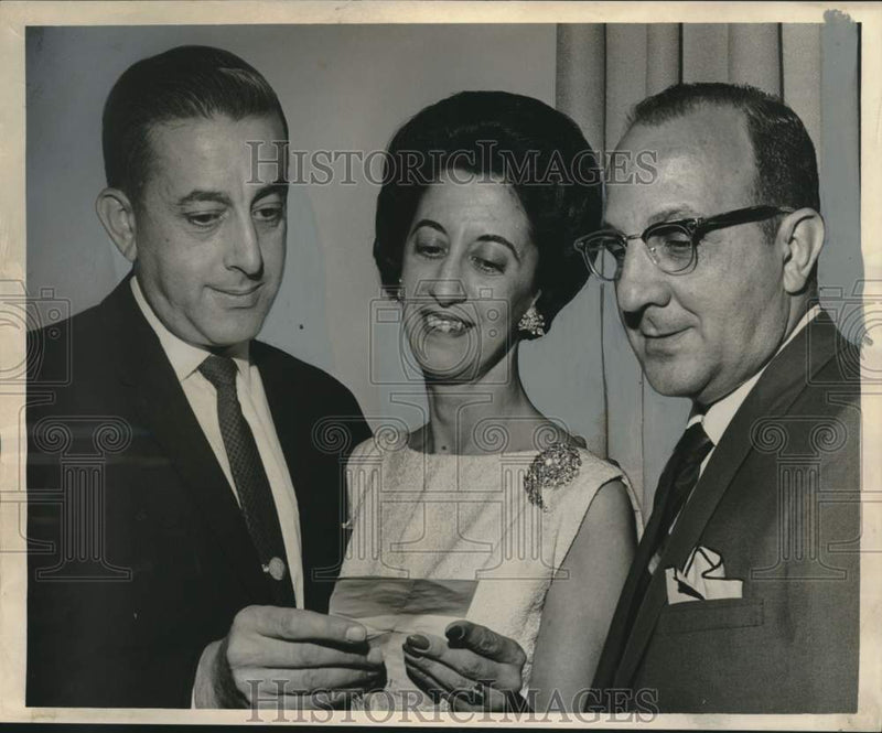 Load image into Gallery viewer, 1964 Press Photo New officers of the Syrian-Lebanon American Club - noo47110
