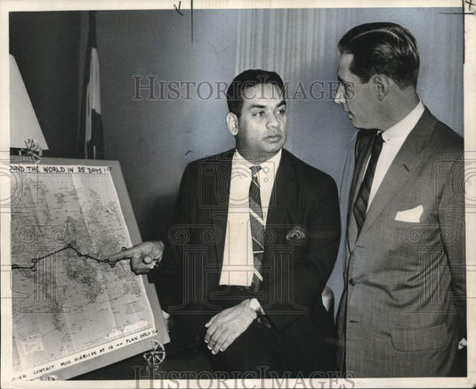 1963 Press Photo P.N. Mennon conferring with Paul Fabry at International House
