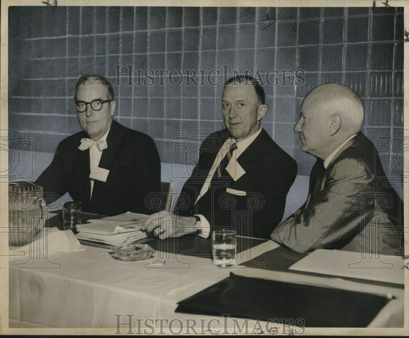 Load image into Gallery viewer, 1958 Press Photo Oil executives meeting at oil and gas convention - noo47224
