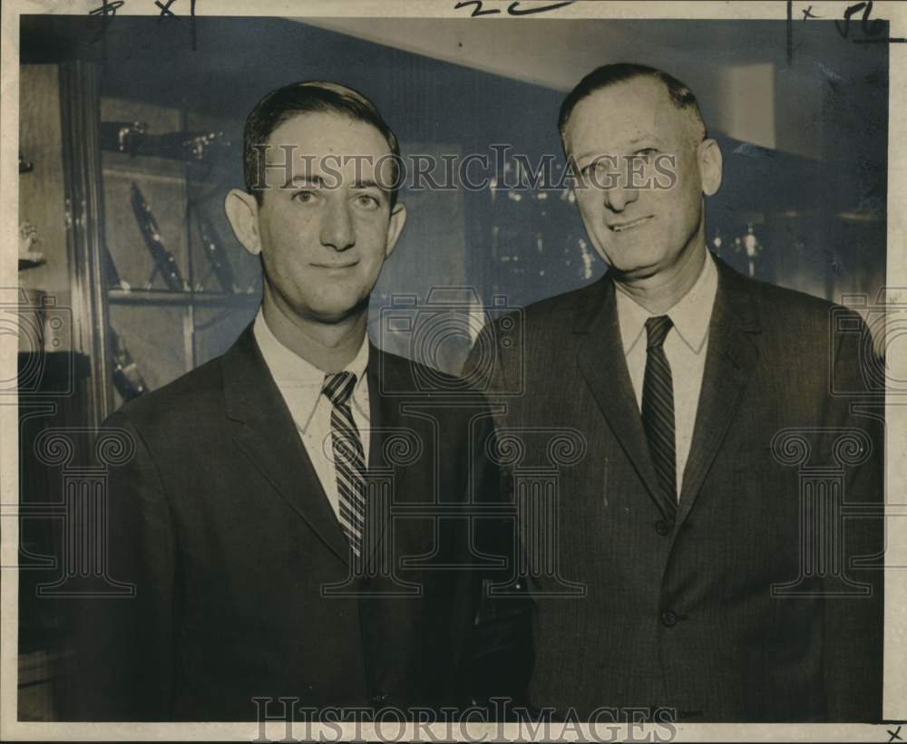 1961 Press Photo Leo Miller Sr. celebrates 40th year of his Leo Miller Company