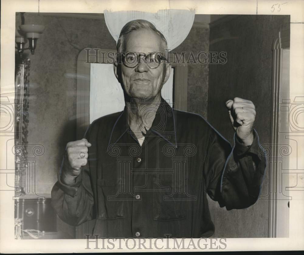 1953 Press Photo Leonce Miller showing how he stopped a robber in his store