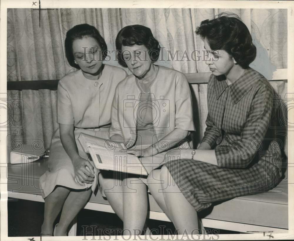 1964 Press Photo Three New Orleans Women Prepare For College Faculty Program
